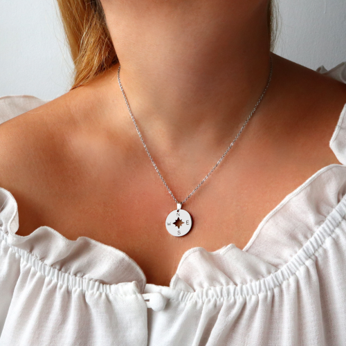 collar rosa de los vientos