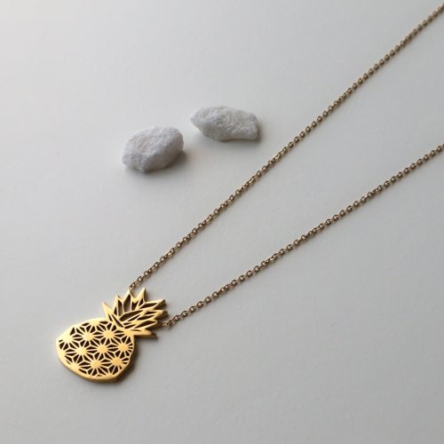 collar piña