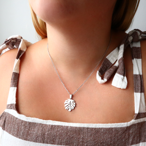 collar hoja tropical